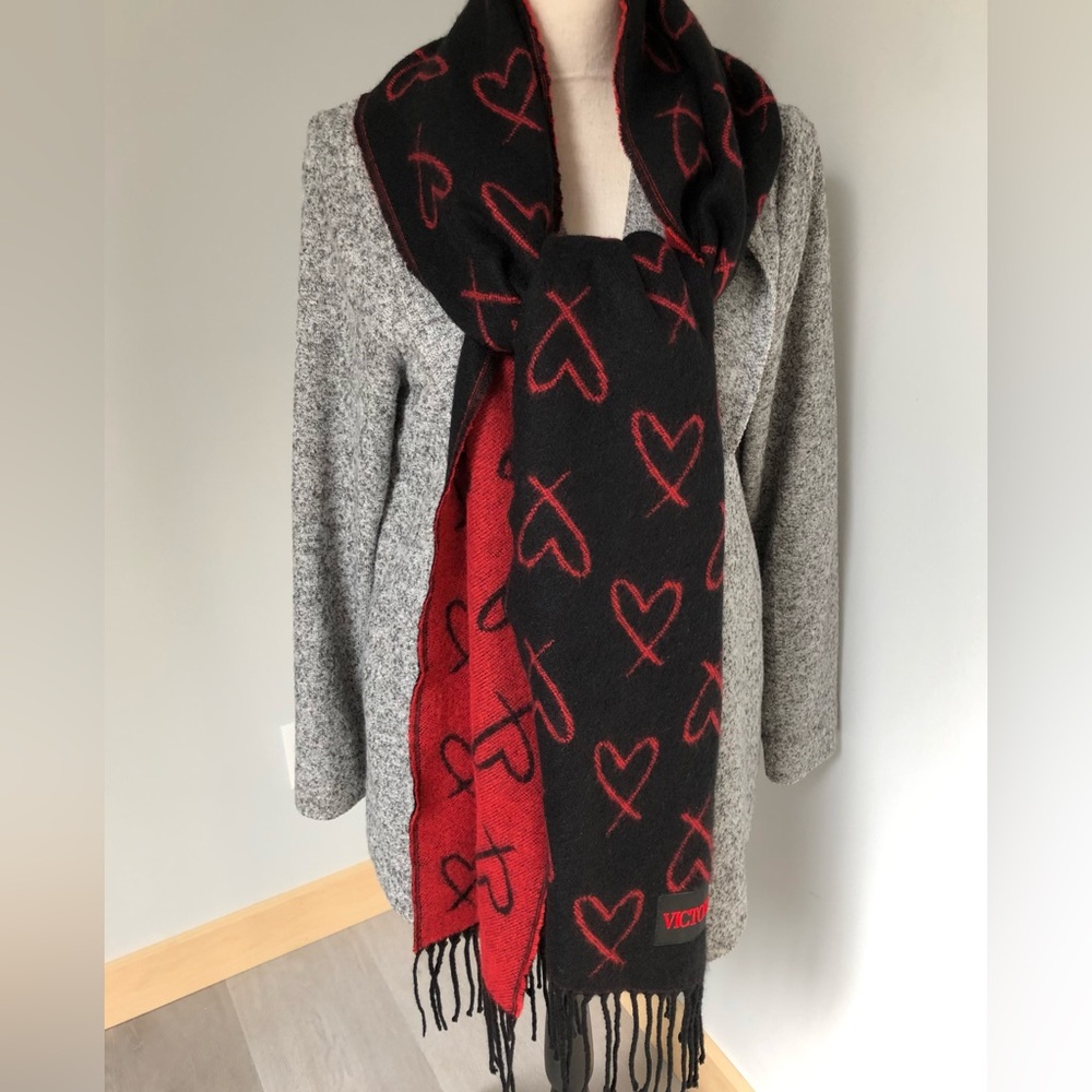 Victoria’s Secret Reversible Black And Red Heart Print Winter Knit Fringed Scarf